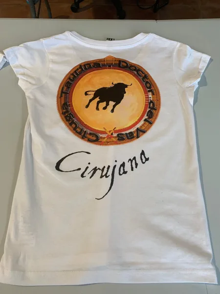 Camiseta Cirujana: muestra de trabajo de STAMPACOS