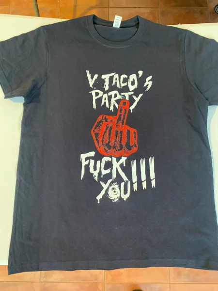 Camiseta con mensaje: muestra aportada por STAMPACOS
