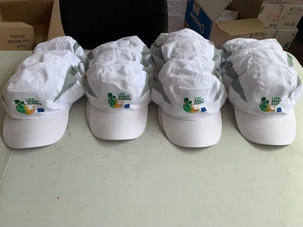 Gorras con ilustración: muestra de trabajo de STAMPACOS