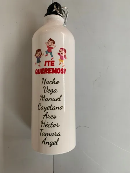 Botella con nombres: muestra de trabajo de STAMPACOS