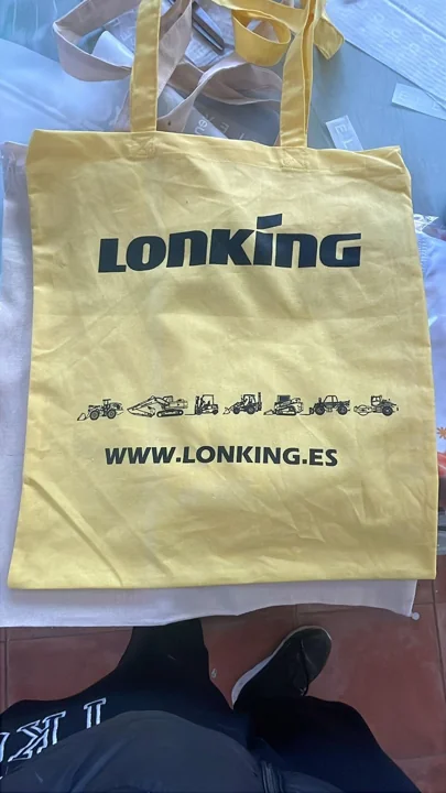 Tote bag de empresa Lonking: fotografía real de un trabajo realizado en STAMPACOS